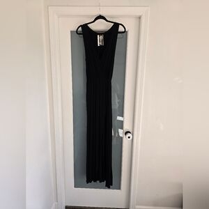 Black V-Neck Sleeveless Maxi Dress - Timeless Evening Style